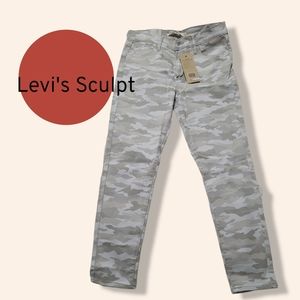 NWT Levi's Supersoft Pants